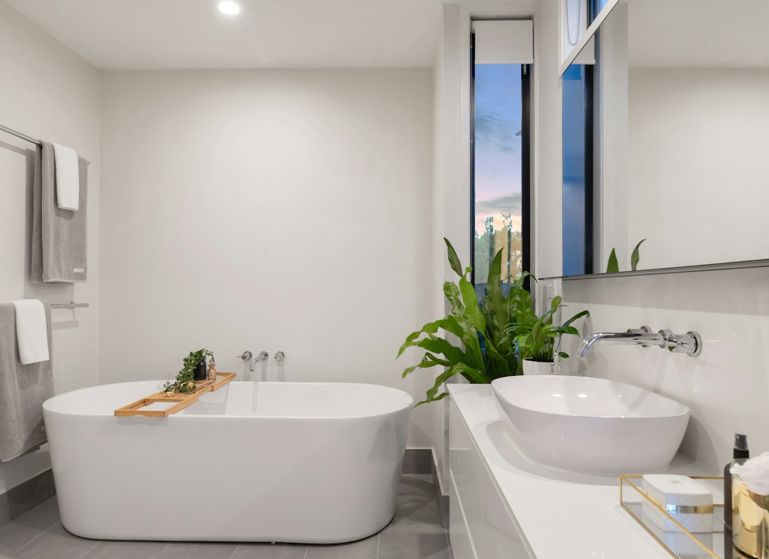 Complete badkamer met vrijstaand bad